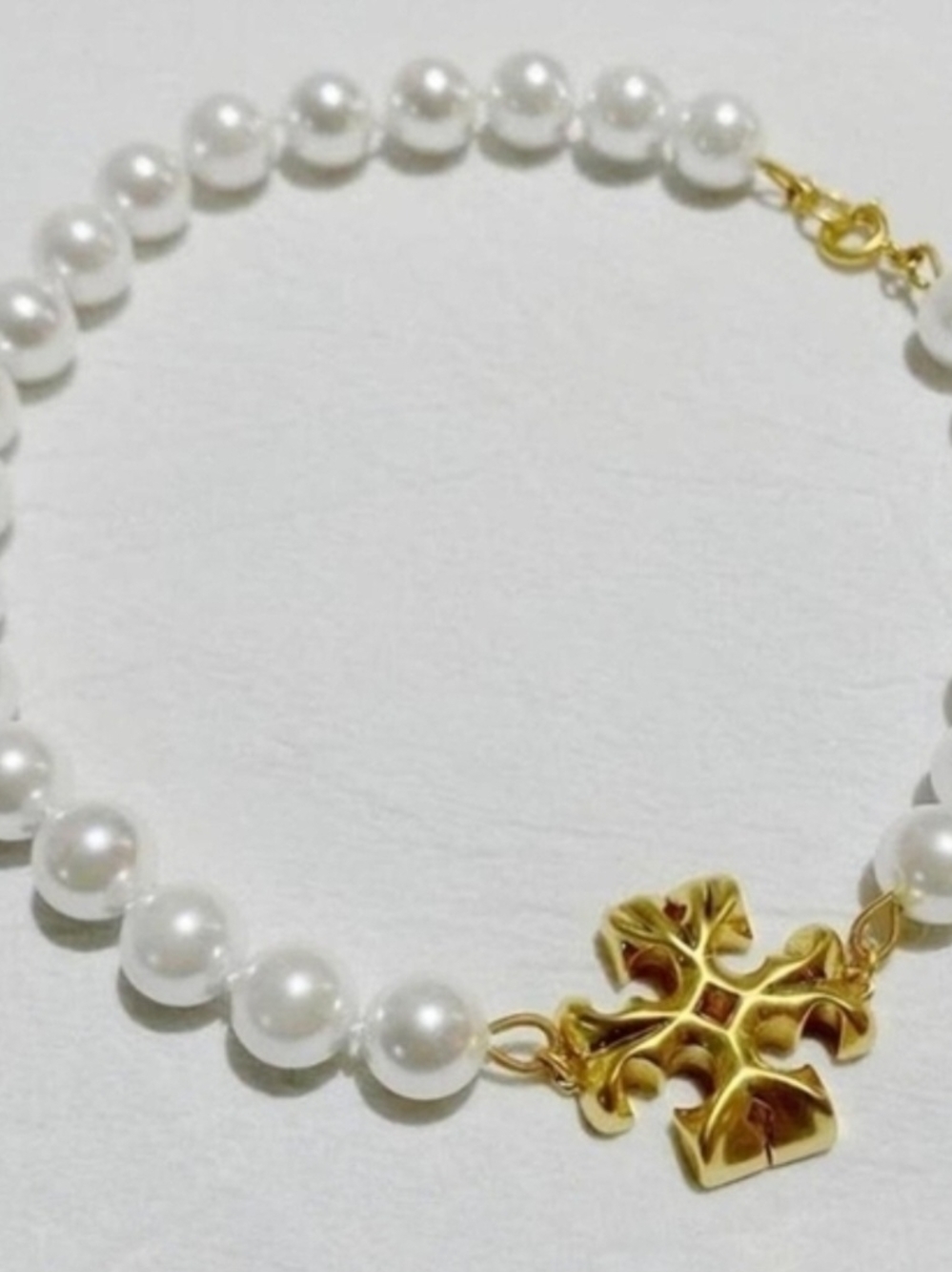 Tory Burch Cream Pearl Necklace with Gold Floral Accent - Picture 5 of 6